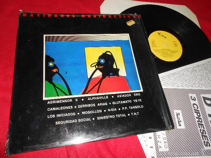 POPdeAQUI's tweet photo. Lo creáis o no, en esta casa también se escuchan villancicos.
- lástima no haya sonado alguno de estos en Aranda hoy... ya será.
#NavidadesRadioactivas
#DRO/3cipreses.
#80s
#escridiscos
#POPdeAQUÍ #sesiones
#vinylcolector https://t.co/Ipo2ENMmAJ