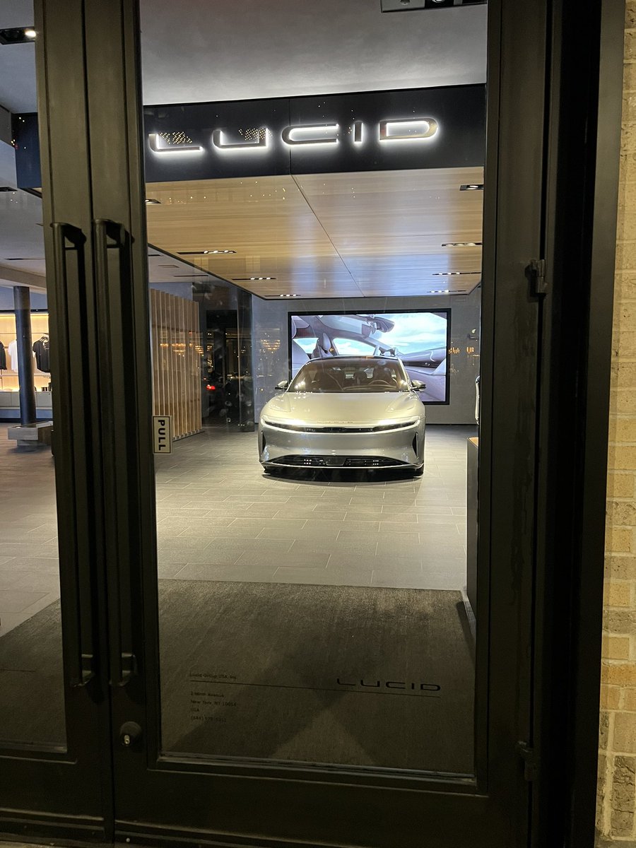 ElevatedDrive's tweet photo. Merry Christmas #ElevatedDrive Drive Tastefully this holiday โ๏ธโ๏ธโก๏ธ @LucidMotors https://t.co/EiYz0wiYJA