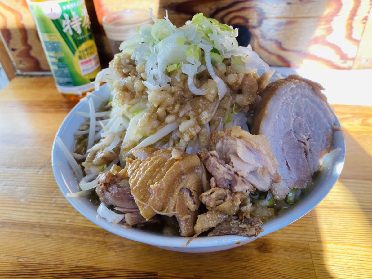 BRUTUS8989's tweet photo. 今日はBRUTUS4人で登山⛰🍜🐖
久々の4人で楽しく山頂まで登れました❤️
安定の美味さで言う事無し🤩👍
いつも神🐖ありがとうございます���‍♂️🙏
今日はほぐしまで😭🎉

いやー本当美味かった🤤❤️

#BRUTUS
#ハイマウント
#結局ハイマウントが1番美味い https://t.co/Gp7pNOP2Oa