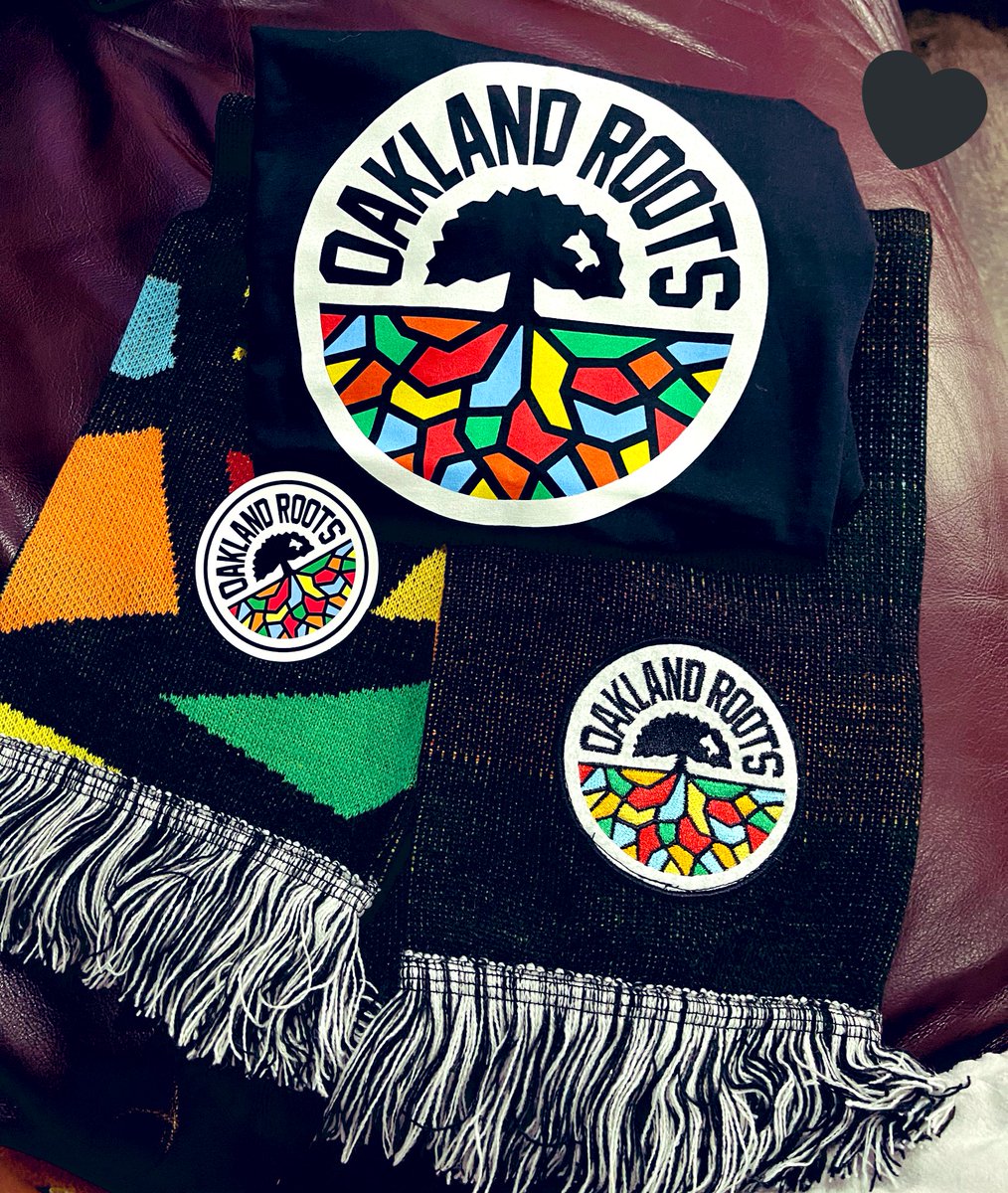 mokneecah's tweet photo. @oaklandrootssc When your Secret Santa just GETS you🥰 adding to my collection❤️🧡💛💚💙💜🖤🤍⚽️ https://t.co/WOA1SlngSy