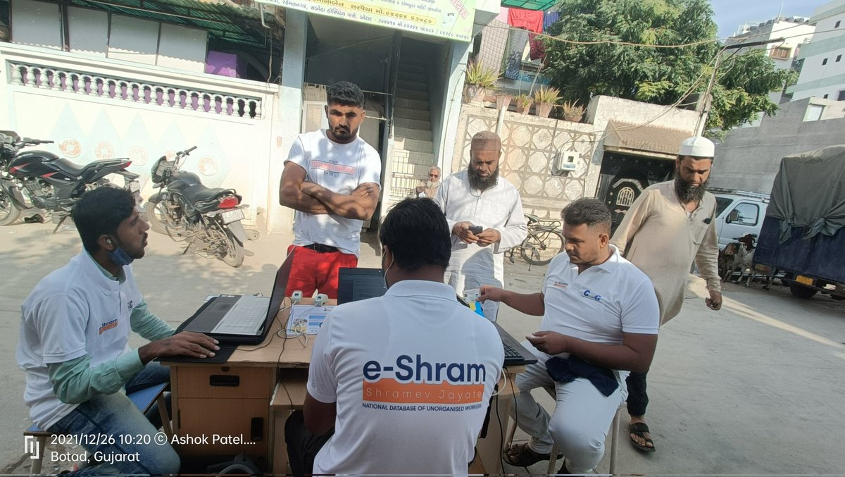 E-shram camp at harankui, Botad by CSC VLE Mahesh.  
<a href="/CSCGujarat/">CSC Gujarat</a> 
<a href="/jazan_sengupta/">Sengupta Jazan</a> 
<a href="/Collectorbotad/">Collector & DM Botad</a>