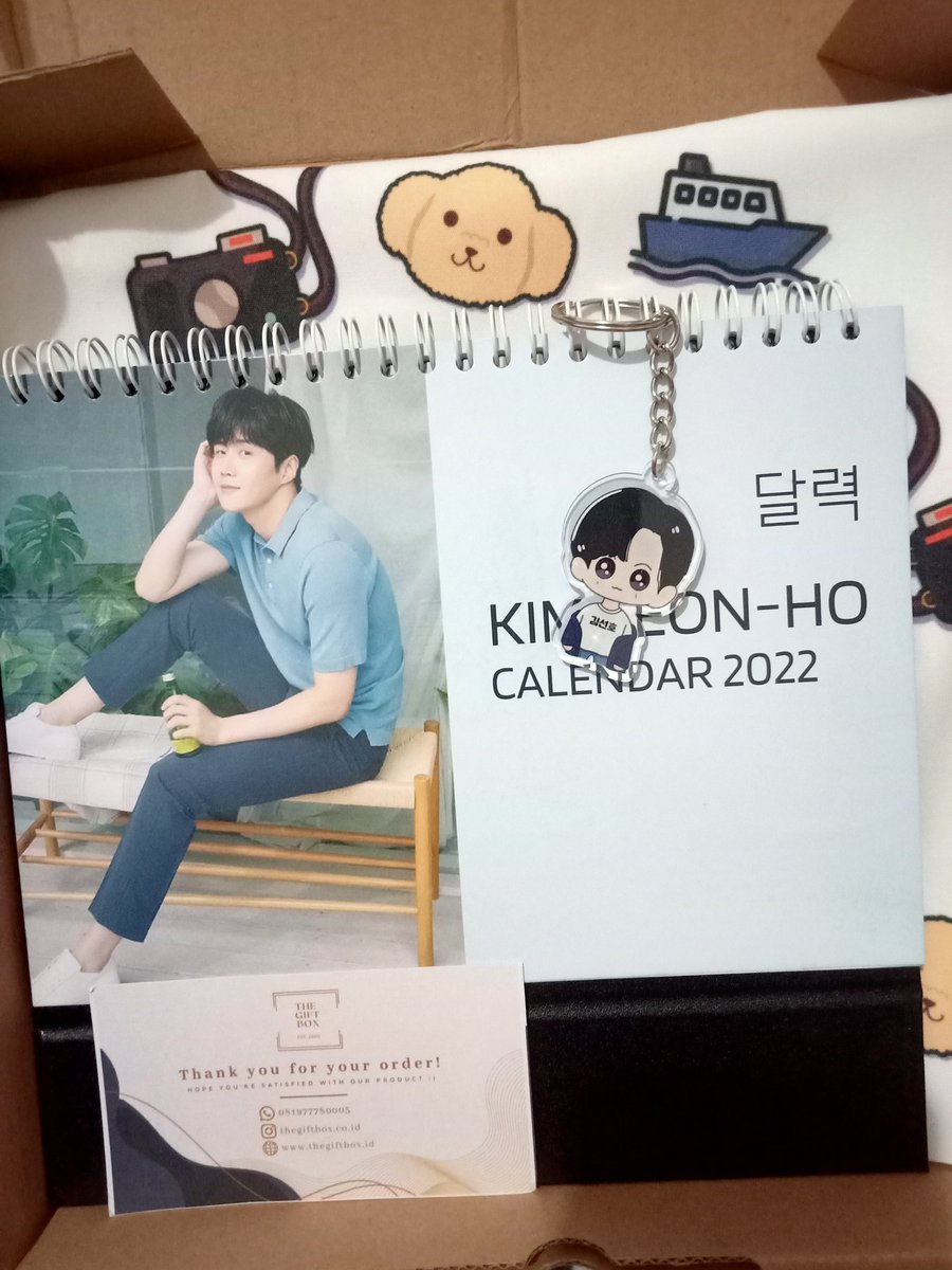 laurensiavera2's tweet photo. For the first time, finally I have this fan souvenir... So happy!!! 🤩🤩🤩
#KimSeonHo #Kimnashop #thegiftbox https://t.co/vcE6MRglTS