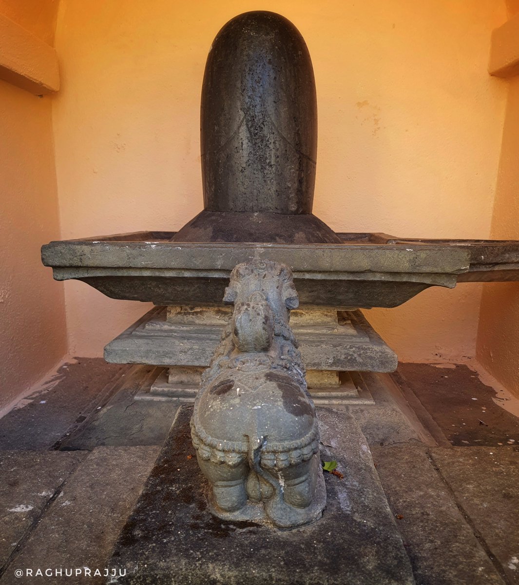 raghuprajju's tweet photo. 9. #Devatas
ಮಧುಕೇಶ್ವರ ದೇವಸ್ಥಾನದ ಆವರಣದಲ್ಲಿರುವ ಇತರ ದೇವತೆಗಳು.

a. #ಅಮೃತೇಶ್ವರ
b. #ಕೇದಾರೇಶ್ವರ 
c. #ಉಮಾಮಹೇಶ್ವರ 
d. #ರಾಮೇಶ್ವರ https://t.co/DsSx7SBfHg