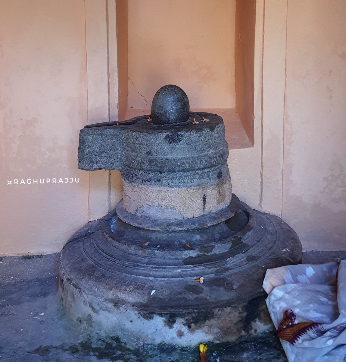 raghuprajju's tweet photo. 9. #Devatas
ಮಧುಕೇಶ್ವರ ದೇವಸ್ಥಾನದ ಆವರಣದಲ್ಲಿರುವ ಇತರ ದೇವತೆಗಳು.

a. #ಅಮೃತೇಶ್ವರ
b. #ಕೇದಾರೇಶ್ವರ 
c. #ಉಮಾಮಹೇಶ್ವರ 
d. #ರಾಮೇಶ್ವರ https://t.co/DsSx7SBfHg