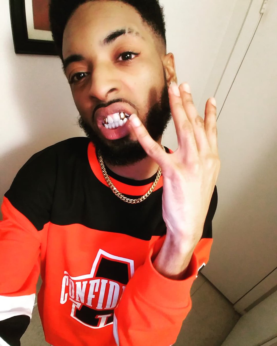 LiCezzle's tweet photo. 🦌🎄Merry Christmas and a happy New Year🙌🏿 https://t.co/PfobnjNJto