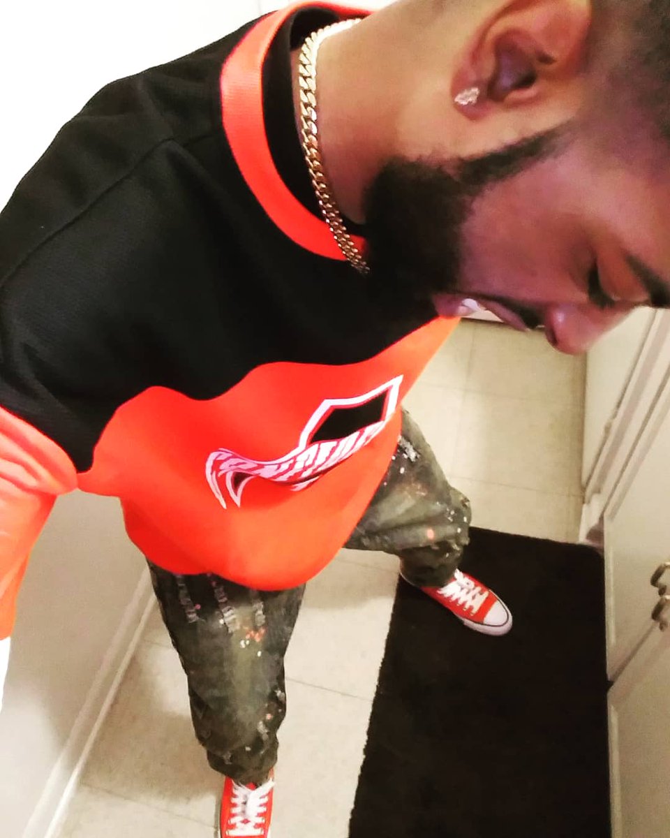 LiCezzle's tweet photo. 🦌🎄Merry Christmas and a happy New Year🙌🏿 https://t.co/PfobnjNJto