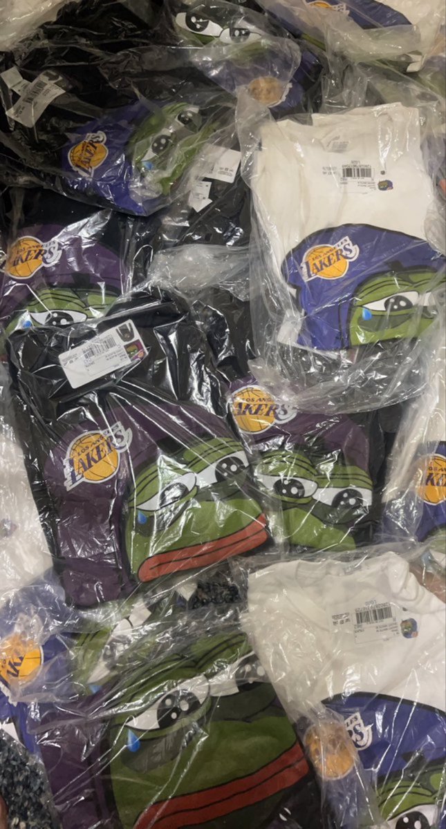 giving away some more Lakers tees

just RT if you want one