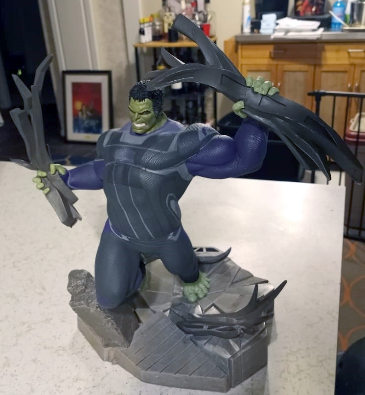 A pretty #Marvel-icious X-mas day for me. Some awesome Diamond Direct Statues- #Thor #Hulk #Drax #Groot, the 2 volume set #TheStoryofMarvelStudios & several other Marvel books! My multiverse doppleganger TOTALLY owns a comicbook shop. https://t.co/ocRb7Xh24T