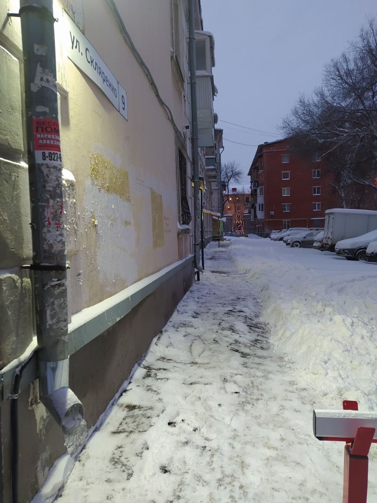 Сильный снегопад? Не беда! Наши сотрудники с 5:30 утра уже во всю боролись с последствиями погодных аномалий ❄️🏔 
Адреса на фото: 
Ул.Челюскинцев д.13
Ул.Ново-Садовая д.215б 
Ул.Революционная д.5 
Ул.Скляренко д.9