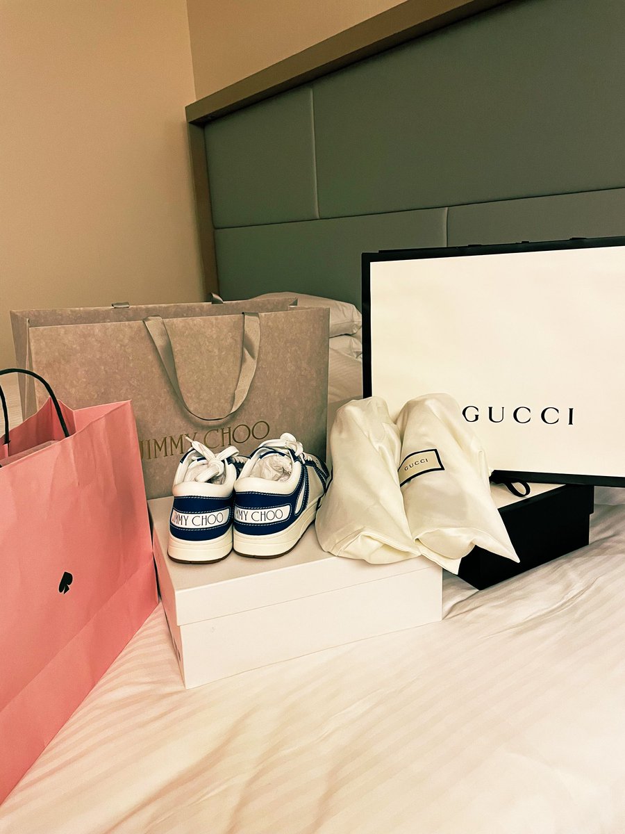 kk_kkkosaka's tweet photo. 今回はいい靴買えた♪
そして買わされたw https://t.co/SZrnBIpKDR