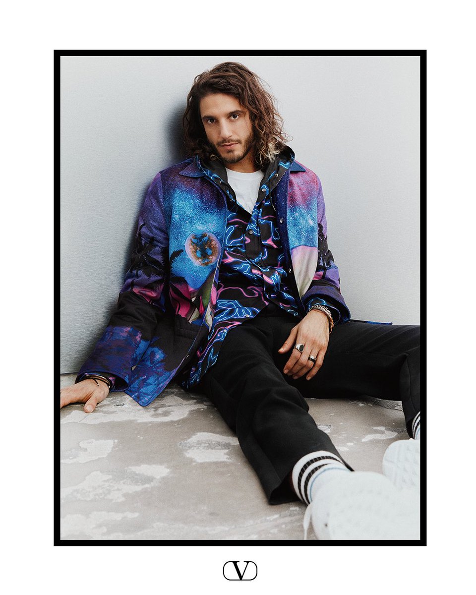 MaisonValentino's tweet photo. In @NumeroMagazine, #JulienSebbag was photographed by #CarlDiner in a series of Valentino looks, including an optical print jacket and Neon Motif outifts from #ValentinoLeProgrès
Styling: #JeanMichelClerc
#ValentinoNewsstand https://t.co/uXE15CG36W