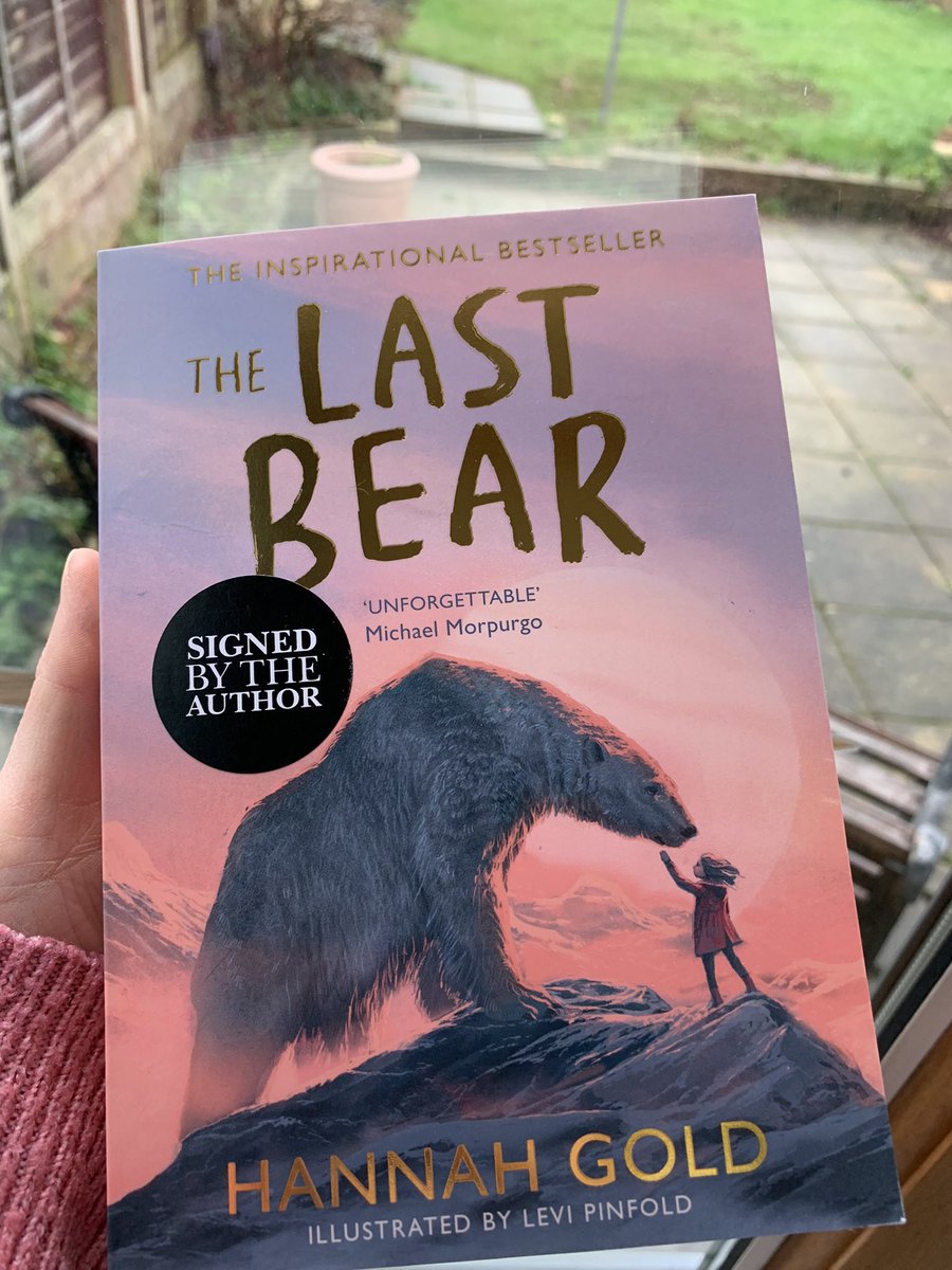 LyppardB's tweet image. Got a signed copy of @HGold_author’s book for Christmas 😍 Had my eye on it for a while as I’ve heard some amazing things about it and my goodness it is beautiful 🐻‍❄️💕 The writing is just sublime 🥰