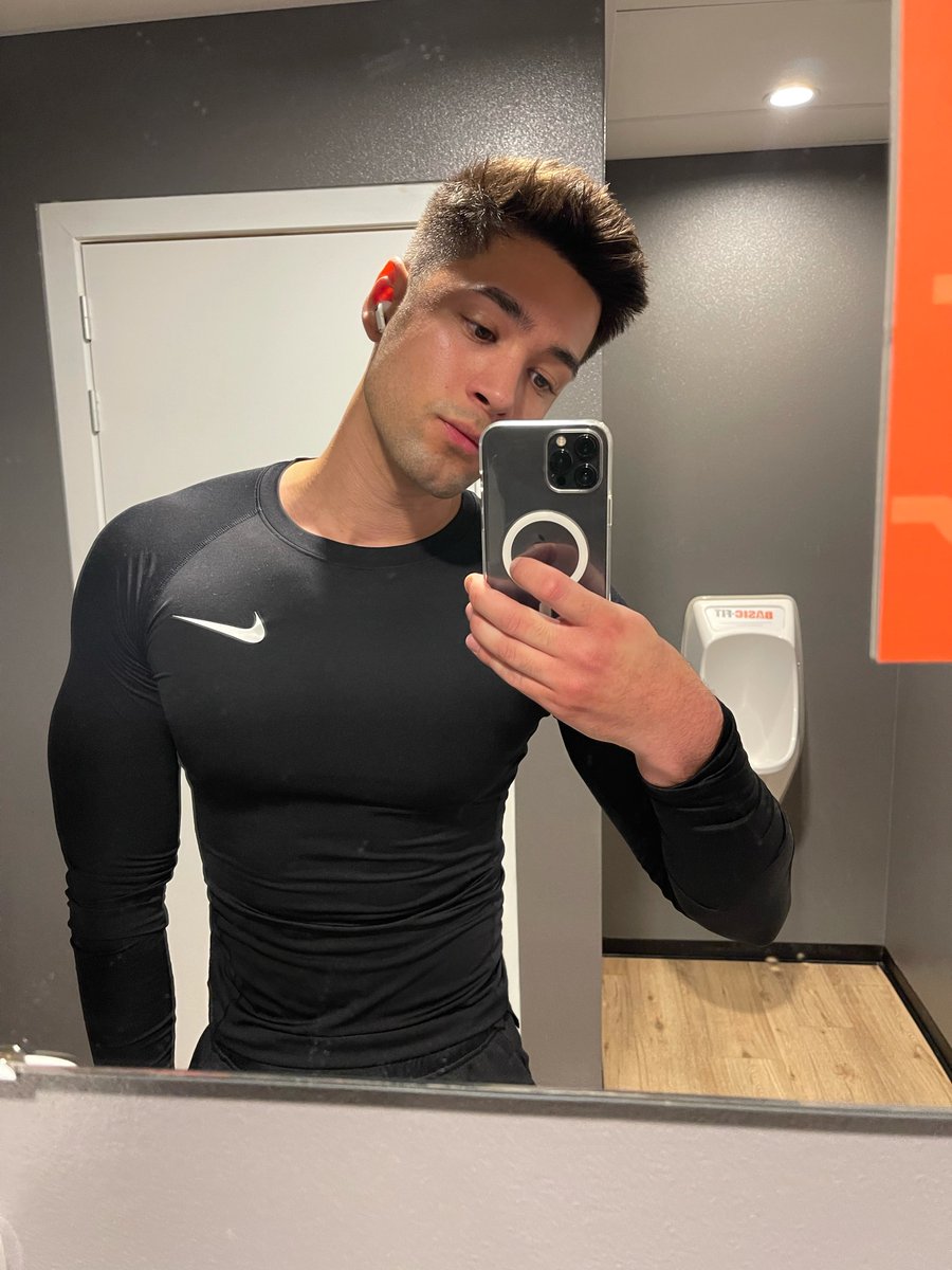 futurisdick's tweet photo. https://t.co/g5XCyaMkOv