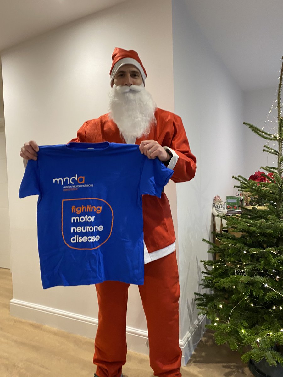 rossstar82's tweet photo. My last fundraising activity for 2021 was a Boxing Day 5k Santa Run 🎅🏼 If anyone would like to donate to the @mndassoc head over to https://t.co/zXqbj3pj18 #SantaRun #FightForFlo #TeamMND https://t.co/ULxz9y98xN