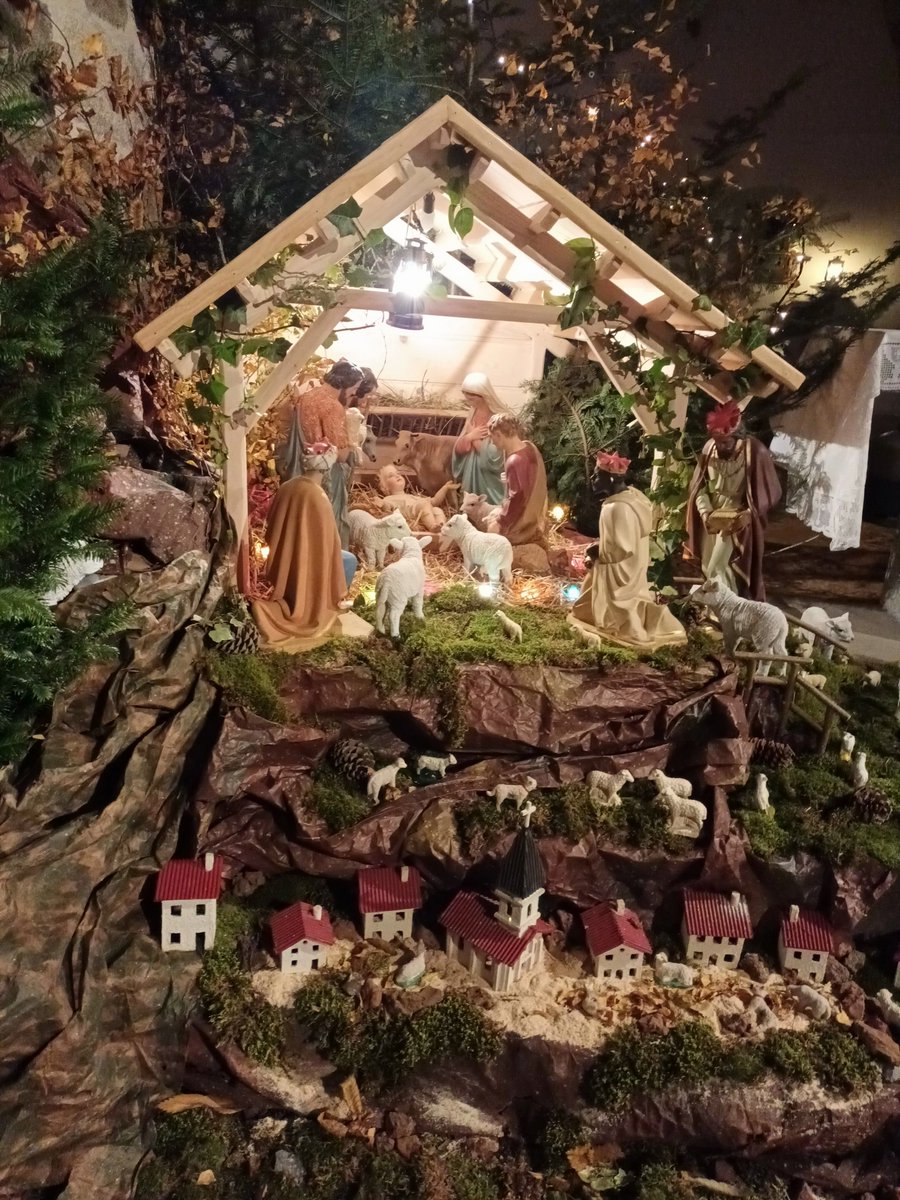R_Hugon_43's tweet photo. Le plaisir de mon père avec ses amis !

Inventer chaque année la #crèche du village.

Cette année ils ont restaurés des santons oubliés dans le presbytère depuis des années.

#HauteLoire #Auvergne #Pinols https://t.co/Xmd80S2lVZ