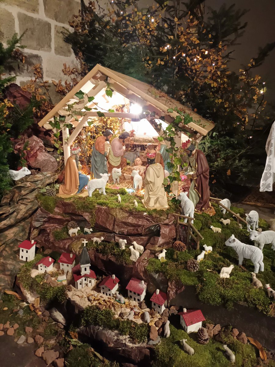 R_Hugon_43's tweet photo. Le plaisir de mon père avec ses amis !

Inventer chaque année la #crèche du village.

Cette année ils ont restaurés des santons oubliés dans le presbytère depuis des années.

#HauteLoire #Auvergne #Pinols https://t.co/Xmd80S2lVZ