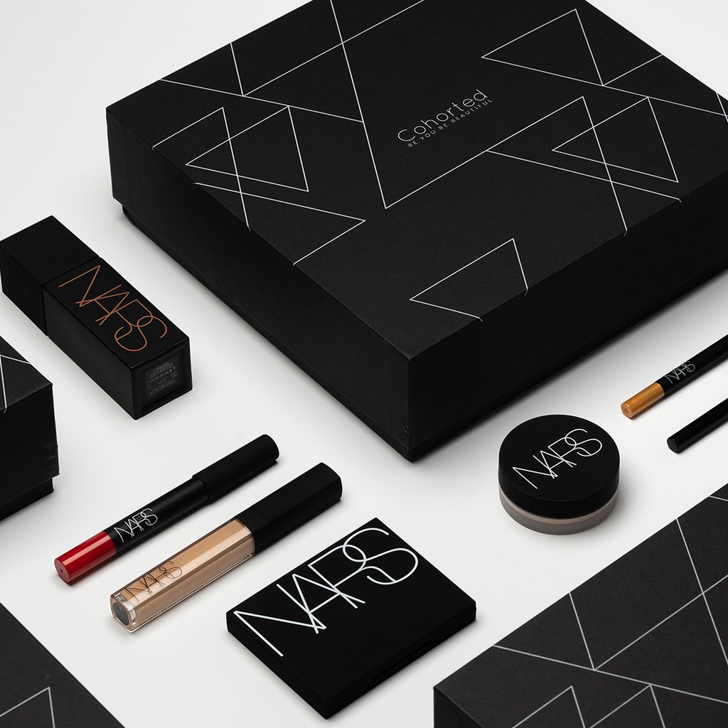 Happy Boxing Day Cohortees ☃️ 
We've got a giveaway for you! 

Want to #WIN a limited edition #NARS Beauty Box? 🤍

✨ Like
✨ RT
✨ Follow <a href="/cohorted/">COHORTED</a> 

#Giveaway ends 5.01.22