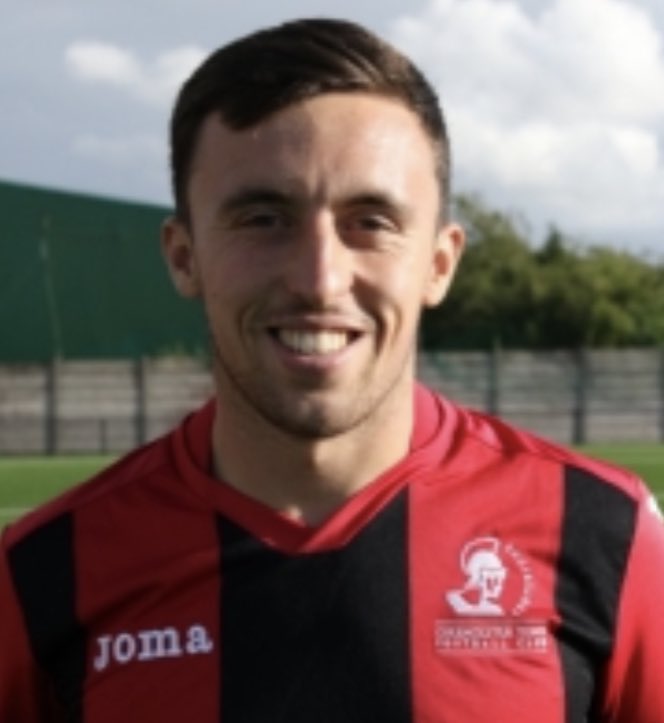 CirenTownFC's tweet photo. Happy Boxing Day - here is the news you have all been waiting for 📝

@benwhitehead11 is back at the Corinium on loan from @WSM_AFCOfficial and goes straight into the squad for tomorrow’s game V @EveshamUnitedFC 

Welcome back Ben - #utc #centurions #redandblackarmy https://t.co/fcofFAL0mF