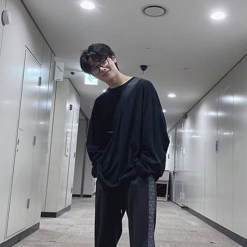 vanished.
a jeongin au. (yji x oc) 

where jeyden and zoey have been talking for almost two years and finally decided to take their relationship to the next level. would the changes in their relationship affect their bond and love for each other?