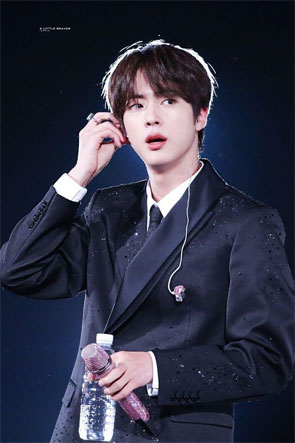 jin_united's tweet photo. Nate listed BTS Jin as Idols with perfect body proportions among 10 male and female idols
Jin is mentioned First in this list #JIN #진 @BTS_twt  https://t.co/5dgf3XNKY6 https://t.co/MoPMVDVs8o