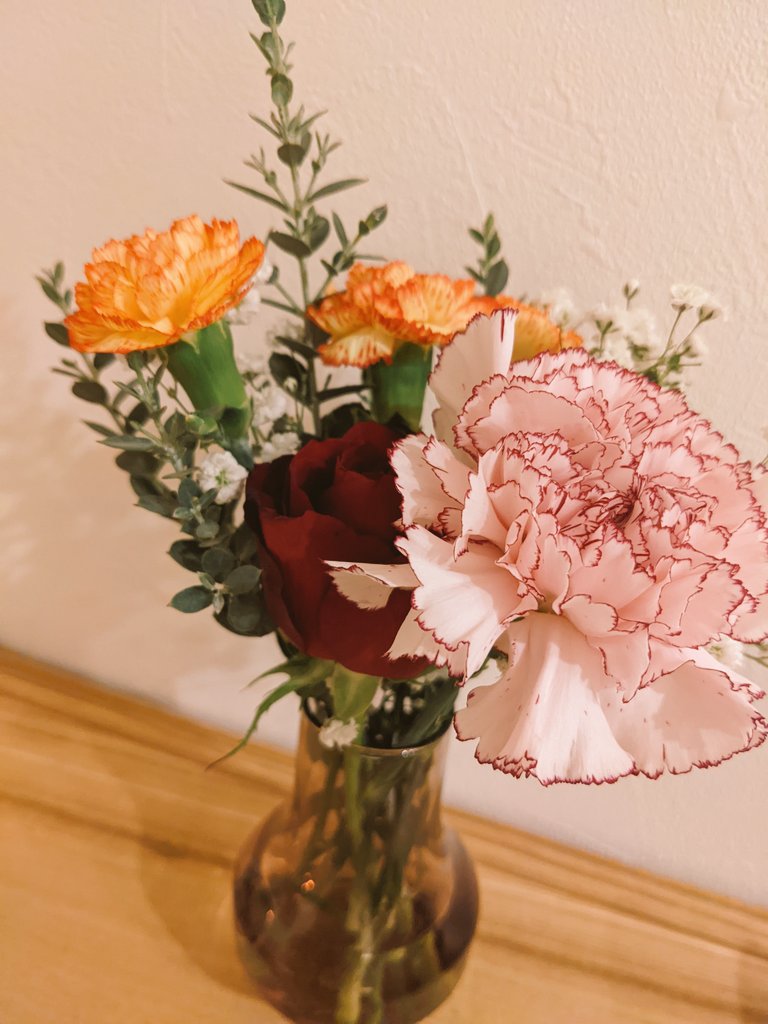 310co's tweet photo. 近くの花屋さんで買ってきた、400円🥳
引っ越してから、手頃な金額のお花があればつい手を出してしまう… https://t.co/sLFHf3A8zD