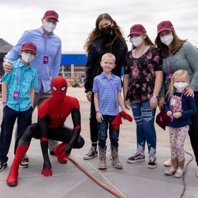 🕸 Bridger Walker, le garçon qui a sauvé sa petite sœur d'une morsure de chien l'an dernier, a été invité sur le tournage du film « Spider-Man: No Way Home » afin de rencontrer ses héros. #SpiderMan #NoWayHome #SpiderManNoWayHome #cinema