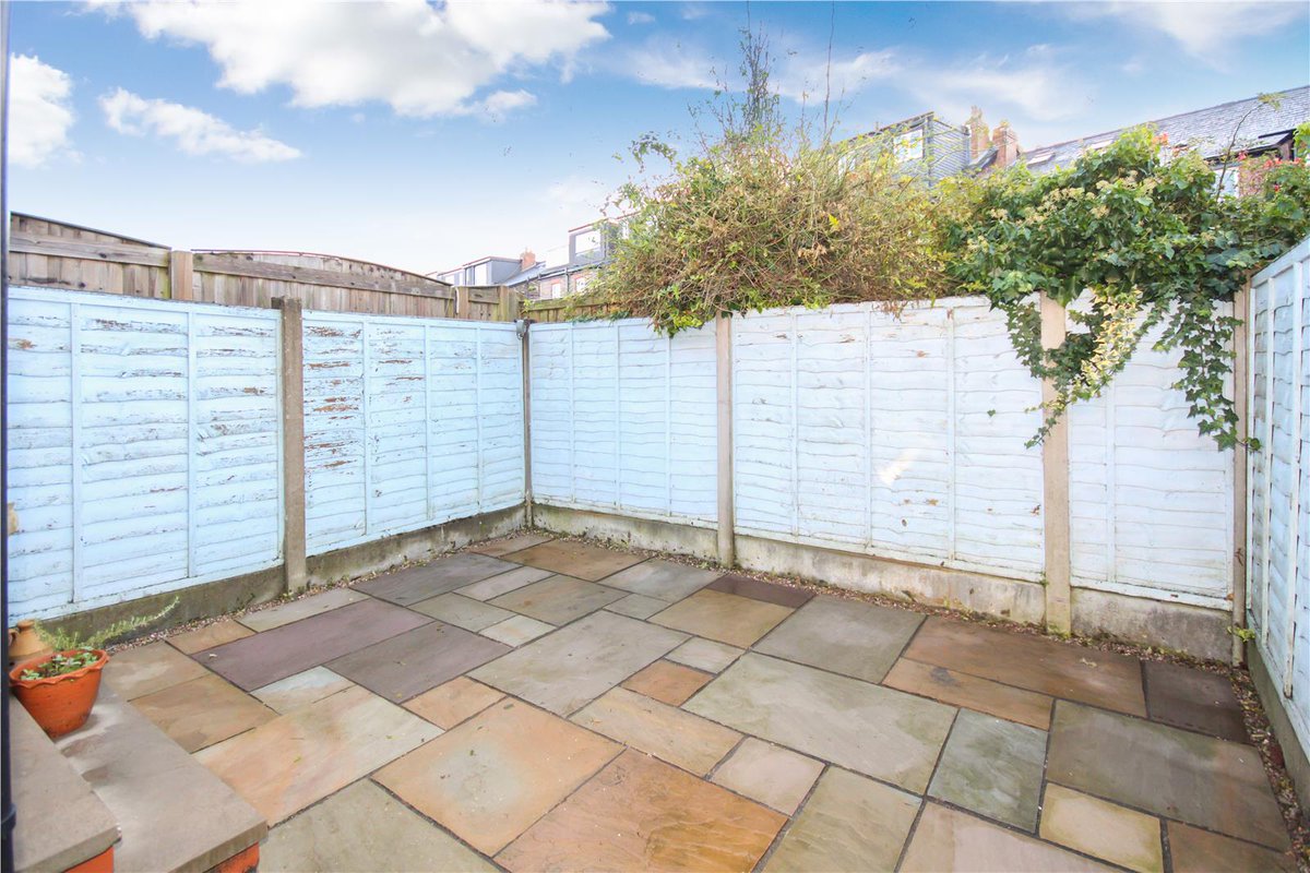 WatersonsEA's tweet photo. NEW!
Moss Lane, #altrincham - £375,000
A superbly presented, updated and improved period terraced, walking distance of Stamford Park and school and Altrincham town centre and metrolink. 1039sqft. To arrange a #viewing ☎️01619416633 or via 📧hale@watersons.net #propertyforsale https://t.co/cp4EZAHSof
