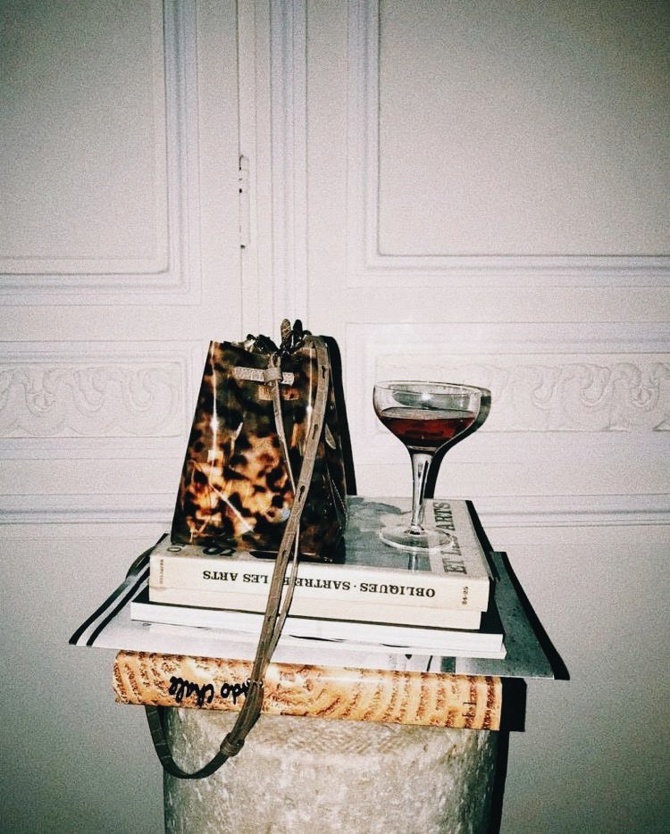 hotdeviil's tweet photo. ᅠ

ᅠ

⠀⠀⠀  ⠀ ⠀      ⠀ 𝒱𝐎𝐆𝐔𝐄 𝒞𝐎𝐕𝐄𝐑.
   
                              ‹  ㅤㅤ✰ㅤㅤ  ›
   
⠀⠀⠀  ⠀ ⠀   𝐠orgeous woman who is 
                 none other than 𝐥ilith 𝐭orres, 
                  a 𝘮𝘰𝘵𝘪𝘷𝘢𝘵𝘦𝘥 𝘺𝘰𝘶𝘯𝘨 woman. 
ㅤ
ᅠ https://t.co/rsCcURV8NG
