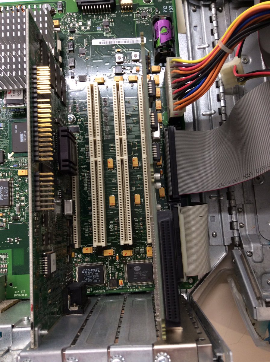 hardoffkamakura's tweet photo. PowerMacG3入荷しました。標準でscsiカード付いてます。
ビデオボードはATI、この世代かDVDのソフトエンコードが可能になりました。筐体のメンテ楽チンです。#Apple #powermacG3 #レトロパソコン #アンティーク #ハードオフ #ハードオフ鎌倉大船モール店 #モトローラ #レトロコンシューマー愛好会 https://t.co/fPKCFAgSuK