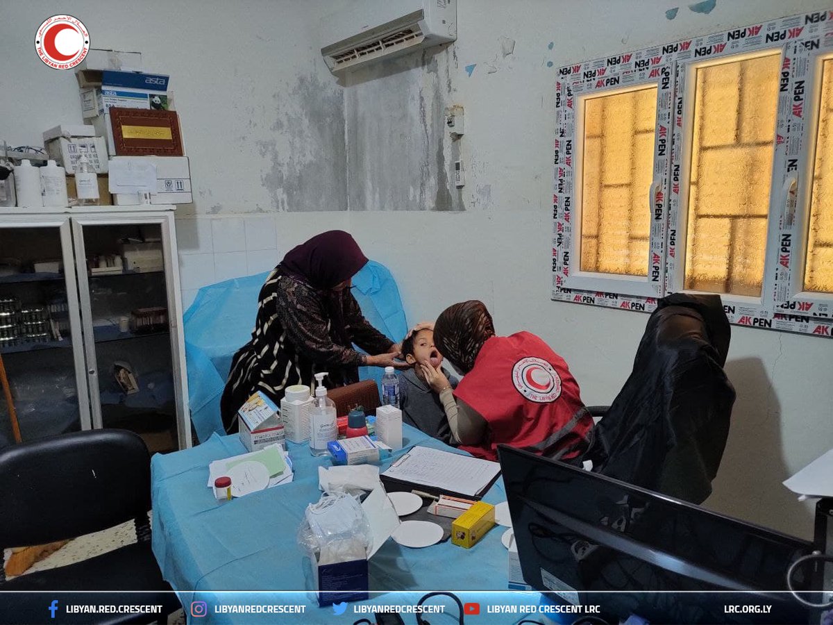 BenghaziLrc's tweet photo. استمرارًا للجهود المبذولة التي تهدف إلى تحسين مستوى الرعاية الصحية المقدمة للقرى والمناطق التي يصعب على قاطنيها الوصول للمستشفيات أو المراكز الطبية، واصل متطوعو جمعية الهلال الأحمر فرع بنغازي تسيير القوافل الطبية 
1/1 https://t.co/hA0EaeP7eX