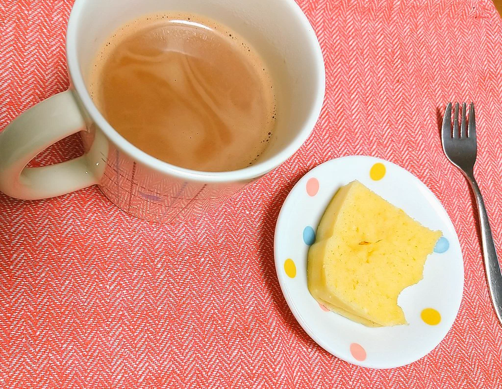 子供の頃母がネリネリしながら作ってくれたなぁと思い出し懐かしくなったので子供のおやつにココアを。
末っ子３歳児は苦いといいながら飲んでいましたが上の子たちはあったか～い、いい香り〜と喜んでいました😊  