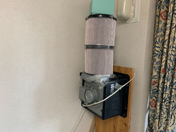 Withtram とい ウチの自作空気清浄機 丸いフィルターの内側から外側へ空気は流れます 左10ヶ月前 2月 右今 12月 仕事してますねぇ T Co Rjelh3l11j Twitter