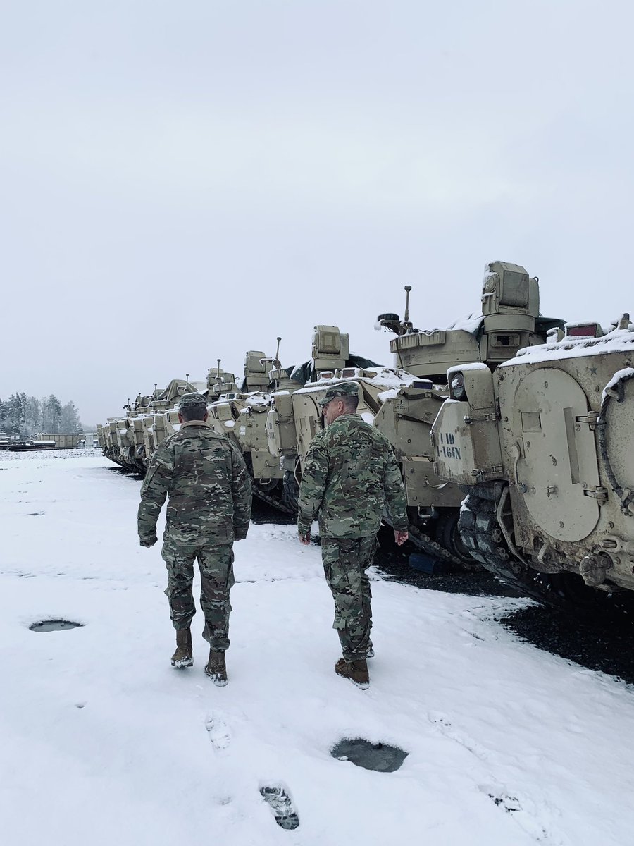 Norman_Geoff94's tweet photo. Maintenance in the winter is 🔑 thanks to MAJ Costello for showing me around 1-16 footprint. Fun fact: I knew him when he was LT Costello!! #SmallArmy https://t.co/pafYouwOFq
