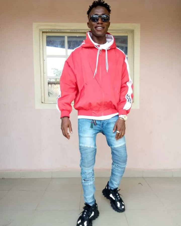harmonytweets1's tweet photo. Happy Boxing Day #Harmonicans, I'm looking for whom to box👊👊🤣
In other news 2nd January 2022 is my birthday (Da Rebirth for greater glory 🏆❤❤?HARMONICAN TV WORLD WIDEWIDE SUCCESSFUL✊✌🙏 https://t.co/qPBqPbBCUP