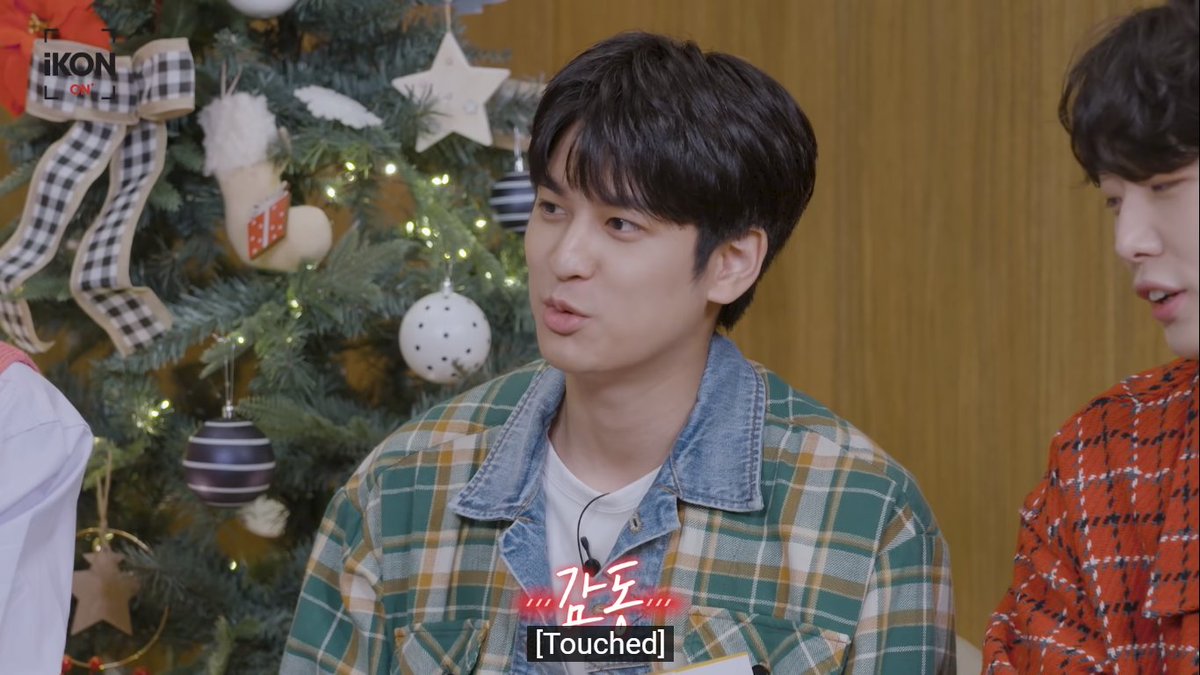 queeniemalx's tweet photo. junhoe being supportive of gamer chanwoo https://t.co/dfd4Rrzsml