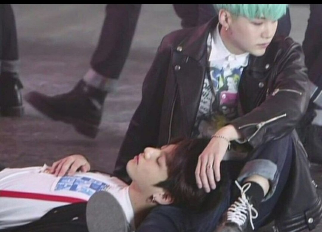 5Koya's tweet photo. When will they end my misery....!! #hyyhyoonkook https://t.co/dwsqLGFGB8