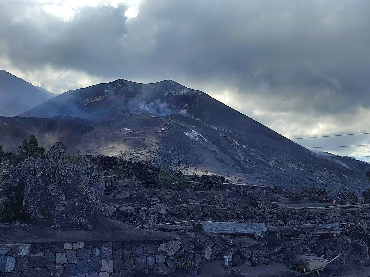 🌋Cuando muere un volcán, nace una montaña ⛰️ #lapalmavolcano
