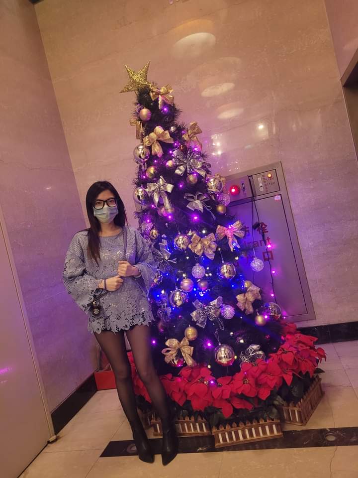 我家樓下的聖誕樹好精緻 https://t.co/xc5TPTMgRq