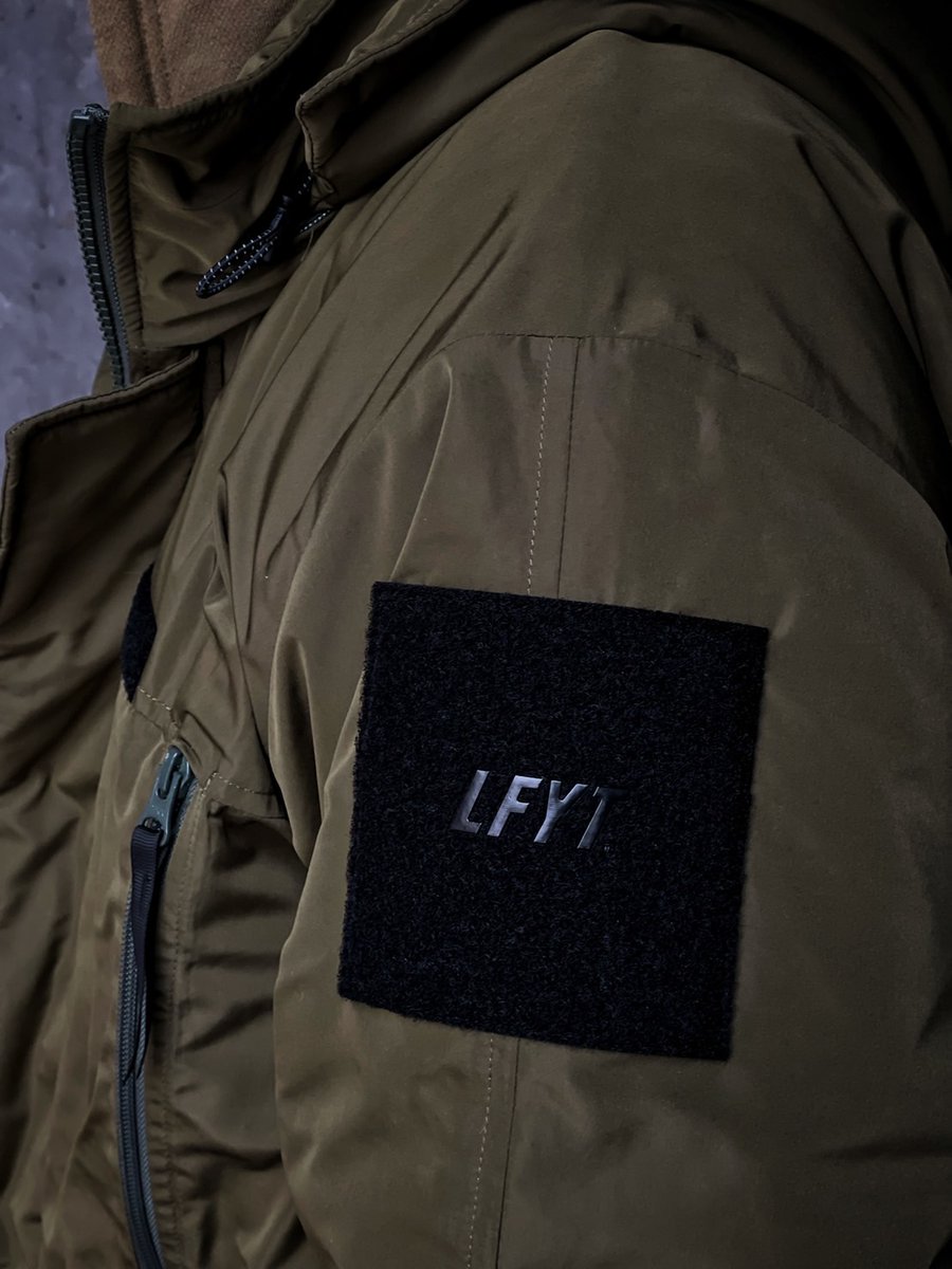 Lafayette_FJSW's tweet photo. 【STYLE SAMPLE】

ダウンに匹敵する防寒性を誇るロングパーカーに寒冷地用レイヤーリングウェアとして開発されたものをベースとしたオーバーオールをあわせ、高い機能性と全体的なアウトドアなイメージを崩さず、冬という寒い環境に対応するトータルコーデ。

MODEL　164cm
TOPS　M
PANTS　L https://t.co/iZvaE8FU7P