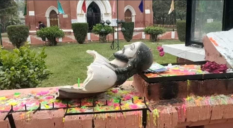 बीमार 
घिनौने
वीभत्स
आतंकी 
नए भारत की भयावह तस्वीर