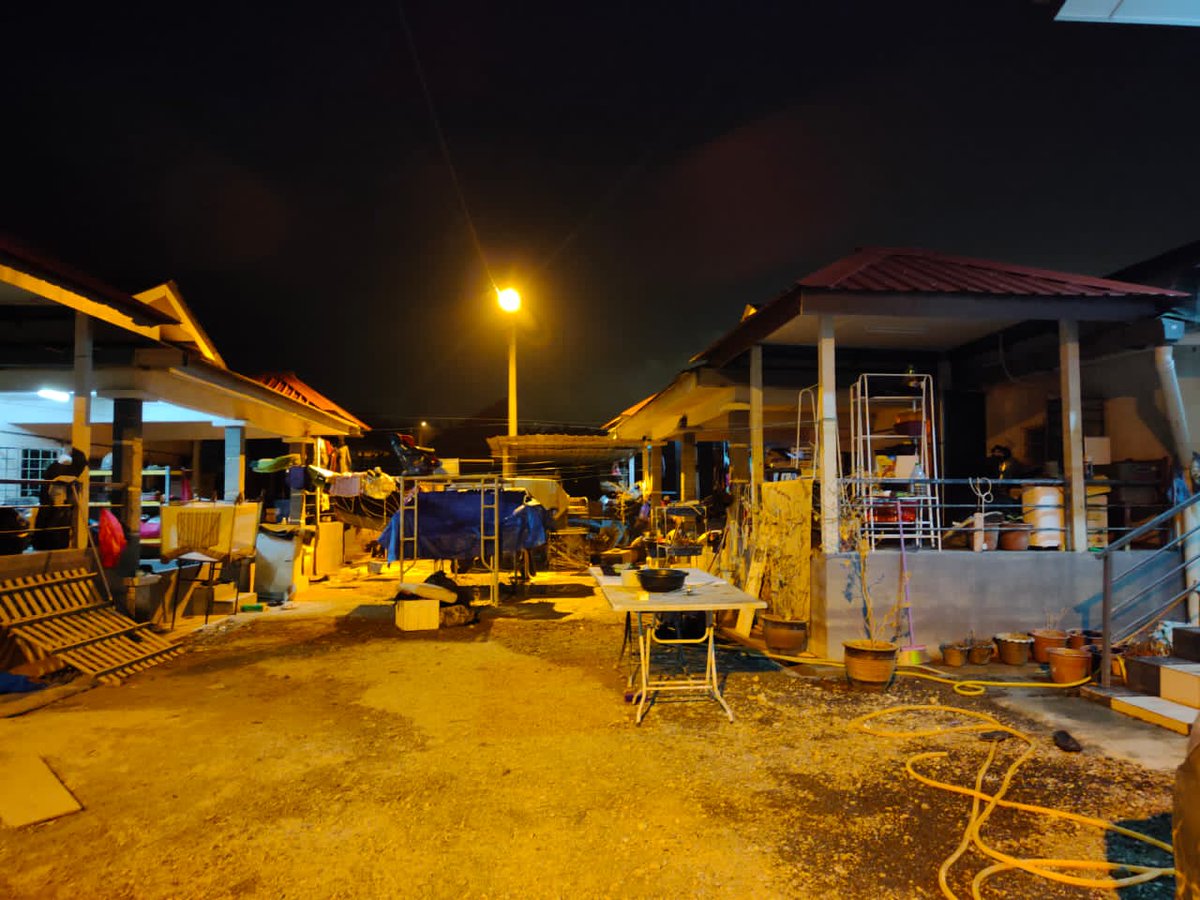 hirman74's tweet photo. Selagi kita daya. Taman Gemilang Dengkil. #DaruratBanjir #TeamSahabat #kayakingPD #ONRescue #AATransport #rantingBTSG #Dtau https://t.co/rgojfDm99g