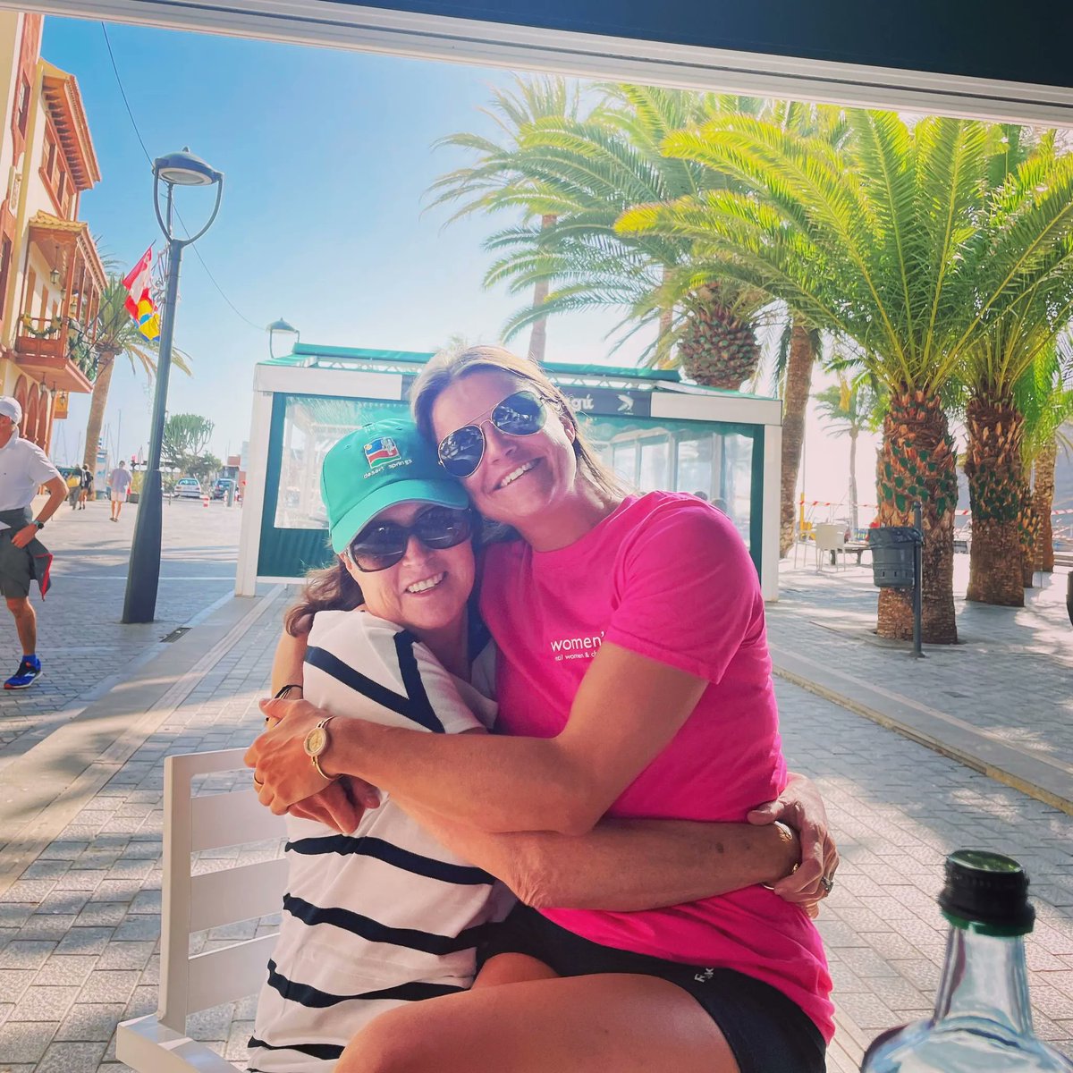 Tune in to BBC Radio Gloucestershire from 9:30am this #BoxingDay morning where Jess' mum, Germaine Hitchins, will be discussing how she spent Christmas without her daughter as Jess and Charlotte continue to row 3000 miles across the Atlantic Ocean 🚣buff.ly/2CEqGjU