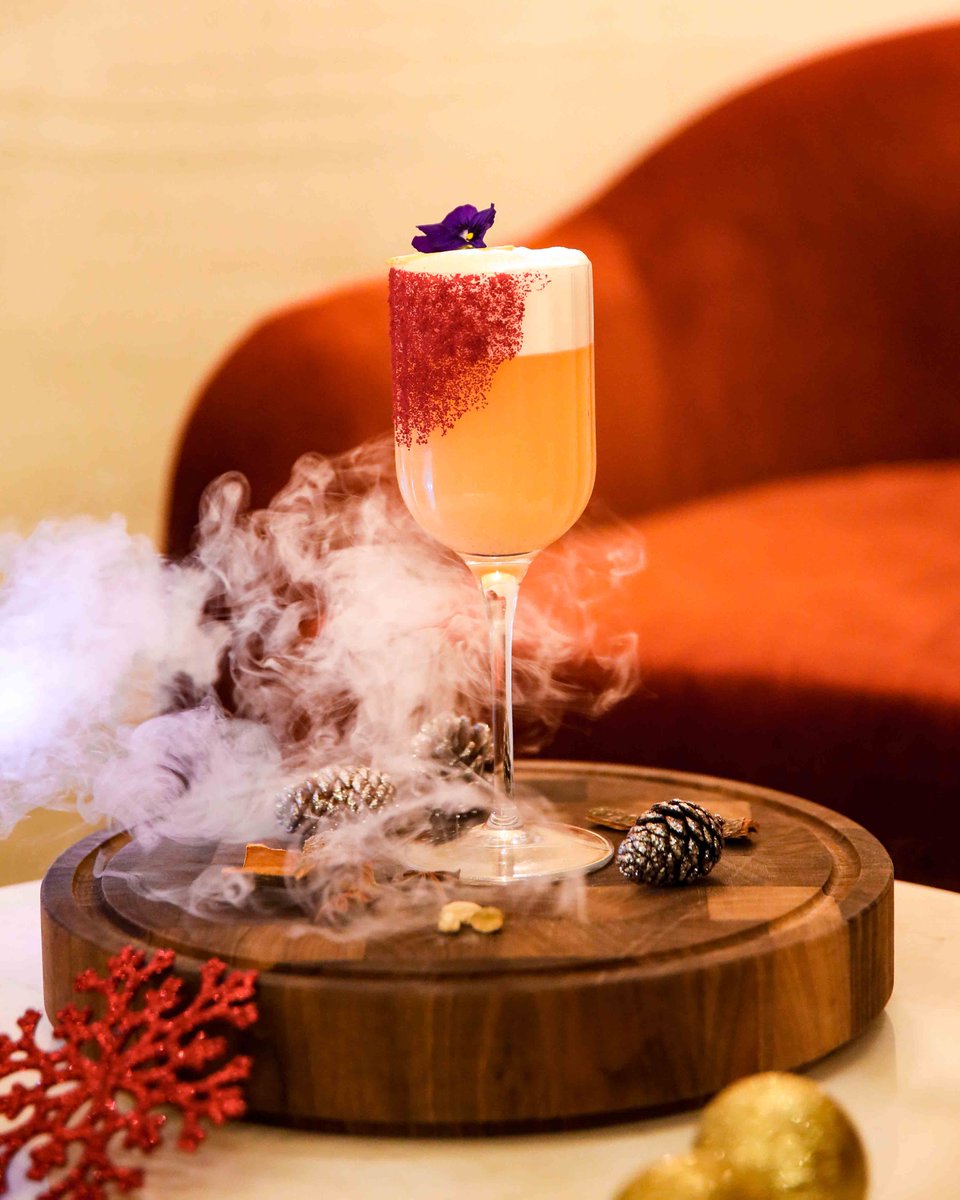 StRegisDXBPalm's tweet photo. Ring in 2022 with flair at The Best Address on The Palm Jumeirah. Indulge in an elegant cocktails.
#LiveExquisite https://t.co/gaoMaxJzxQ