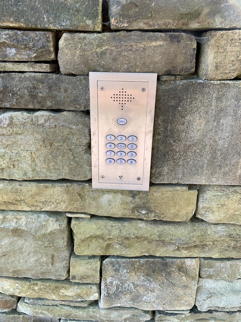 HowickAutoGates's tweet photo. This installation carried out a number of years ago @Tipisrileygreen. The #swinggates and #gateautomation still looking great, especially now the road is being finished. @UkTelguard #intercom is a beautiful finishing touch. #tipisrileygreen #weddingvenue #GSMIntercom #events https://t.co/xFGEHwj5jg