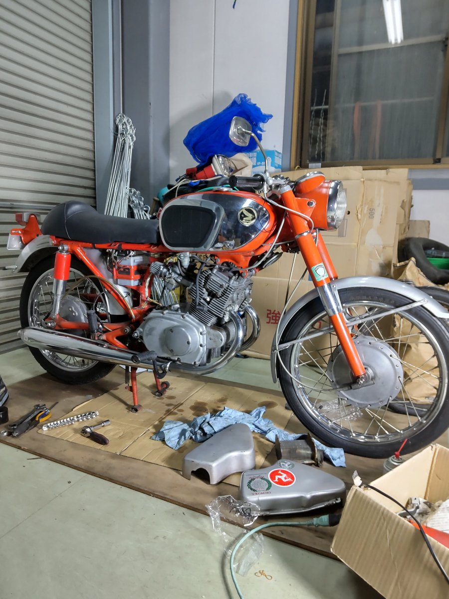 HIK01969JPN's tweet photo. あとはサンタクロースに頼んだバッテリーを待つばかり。子供優先らしいのでもう少し待ちますよ。
#CB96 #CB93 #hondacb160
#グルッポ
https://t.co/g854GAetAF

フロートチャンバーのパッキンも用意しとかんとダメだろうな。 https://t.co/eagBT95lHa