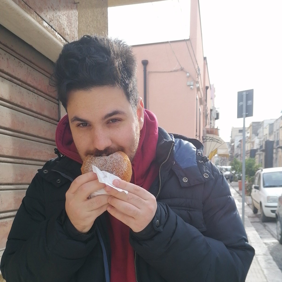denys_il's tweet photo. #NewProfilePic il riassunto delle mie festività natalizie sono io che mangio un iris fritta.... Ricotta :Q____ https://t.co/LBs1CZUIdI