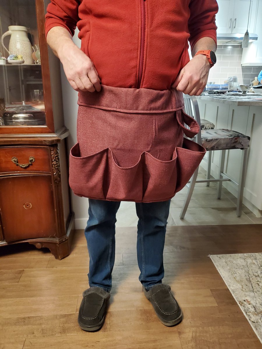 kittybeens's tweet photo. Def made this with spite. Now my mother wants one too, but full length instead of like a tool belt.

Here are the promised apron pics! https://t.co/5fyurvWsjF