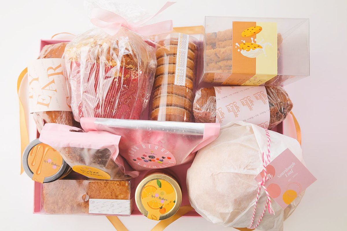 ArtBakes's tweet image. Ready to take orders for New Year's Eve 🎉

Due to insistent public demand, we are accepting orders for December 30 2021. Limited stocks of our pastry box this time around. 
Message us to secure slots today.

#pastrybox
#giftbox
#manilasbest