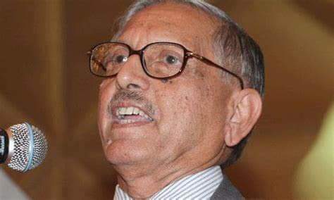 khawajaNNInews's tweet photo. عجب سیکٹر زدہ کچھ لوگ اس بستی میں رہتے ہیں 
کہ جیسے گول کیپر اپنی اپنی ''ڈی'' میں رہتے ہیں 

چلے گا کس طرح اب عشق لیلیٰ اور مجنوں میں 
وہ سیکٹر ''ای'' میں رہتی ہے یہ سیکٹر ''جی'' میں رہتے ہیں

منفرد لہجہ کے شاعر سرفراز شاہد اب ہم میں نہیں رہے۔ رب کریم درجات بلند فرمائے، آمین https://t.co/wqf9a7Xjco