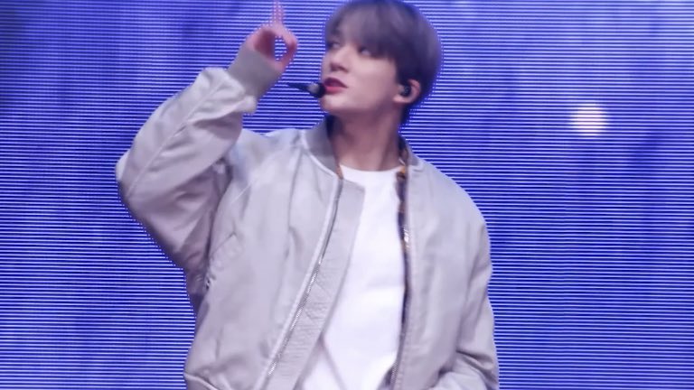FILESLJN's tweet photo. beautiful #jeno 💙 https://t.co/hq5HpUqh8P